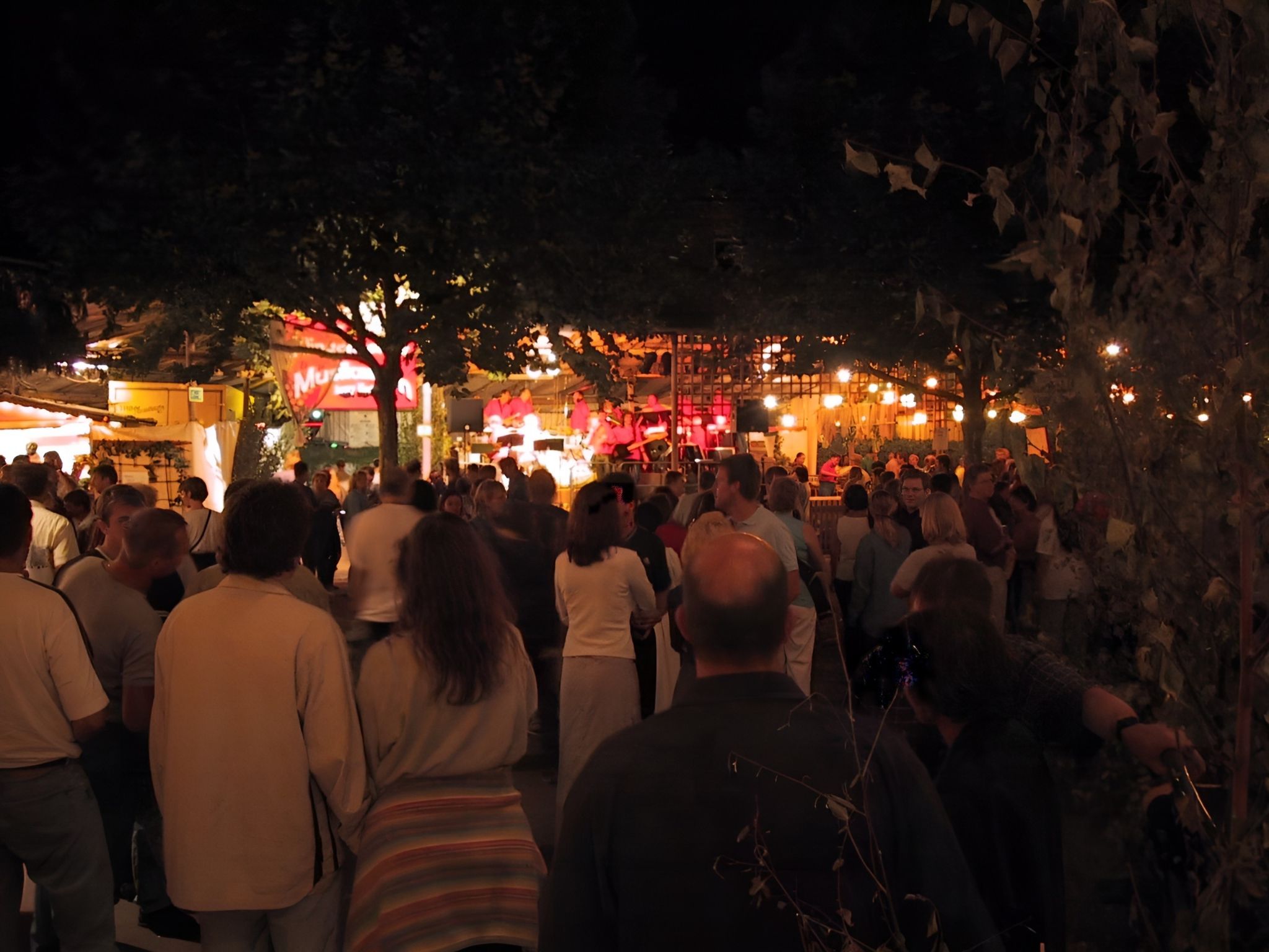 Winzerfeststimmung im Jahr 2000